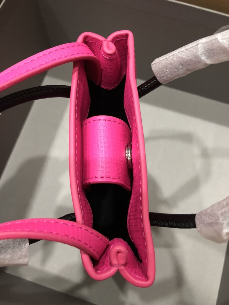 Ba1en*iaga shopping bags